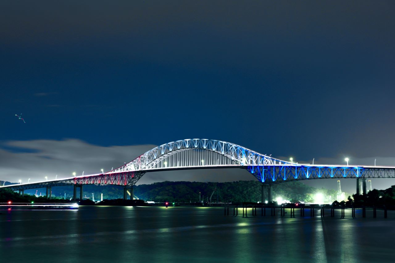 Puente de las Américas brilla en las Fiestas Patrias 2025 como símbolo del orgullo panameño