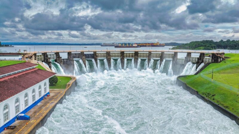 Canal de Panamá verifica compuertas del vertedero de Gatún en su prueba anual de seguridad