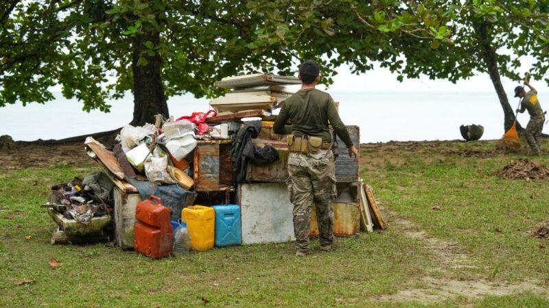 Operativo de limpieza en Isla Escudo de Veraguas