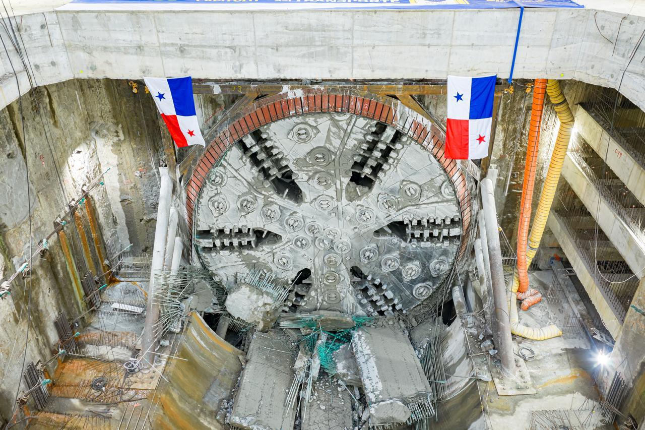La tuneladora de la Línea 3 culmina su paso bajo el Canal y marca llegada a Balboa