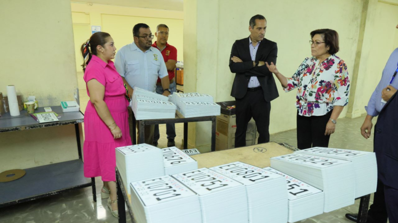 ATTT inicia distribución nacional de placas vehiculares 2026-2030 en Panamá