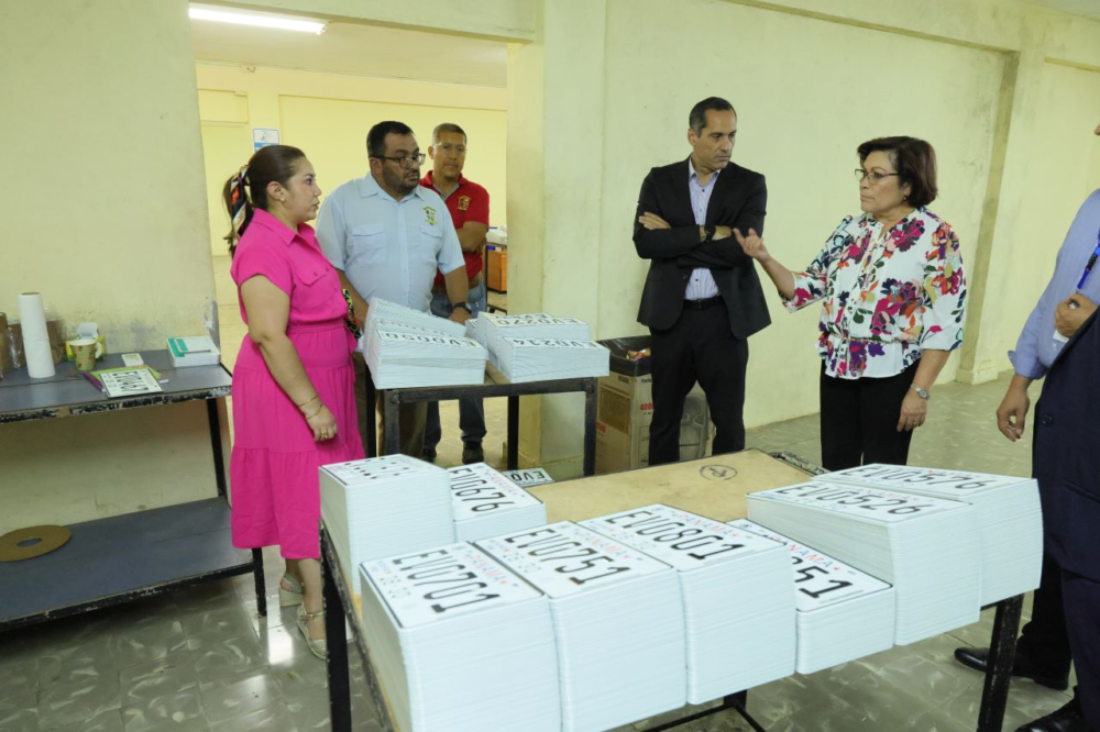 ATTT inicia distribución nacional de placas vehiculares 2026-2030 en Panamá