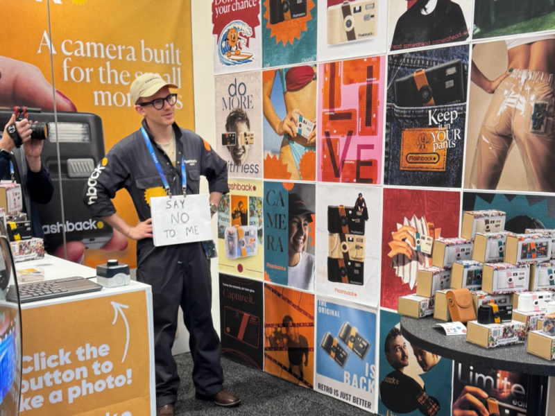 Flashback ONE35: la cámara retro de Kelric Mullen que sorprende en CES 2026