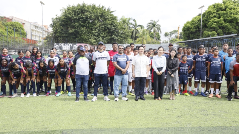 Jóvenes futbolistas panameños participan en programa de formación de China