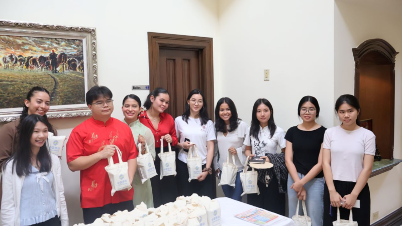 China despide a 20 becarios panameños que llevarán su talento a las mejores universidades del país asiático