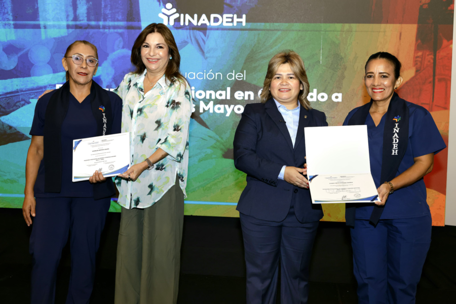 INADEH gradúa a 97 profesionales para el cuidado de personas mayores