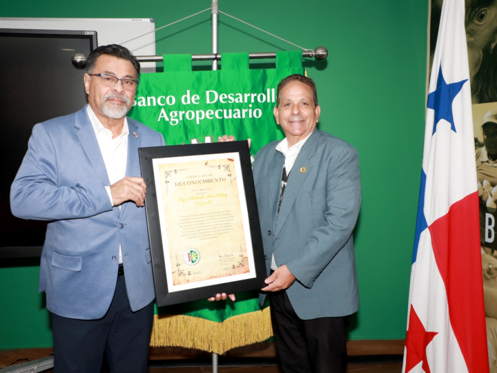 BDA reconoce legado de exgerente con homenaje póstumo su valioso aporte