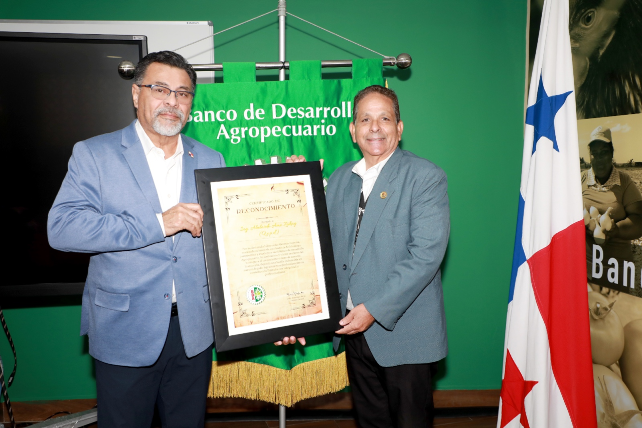 BDA reconoce legado de exgerente con homenaje póstumo su valioso aporte