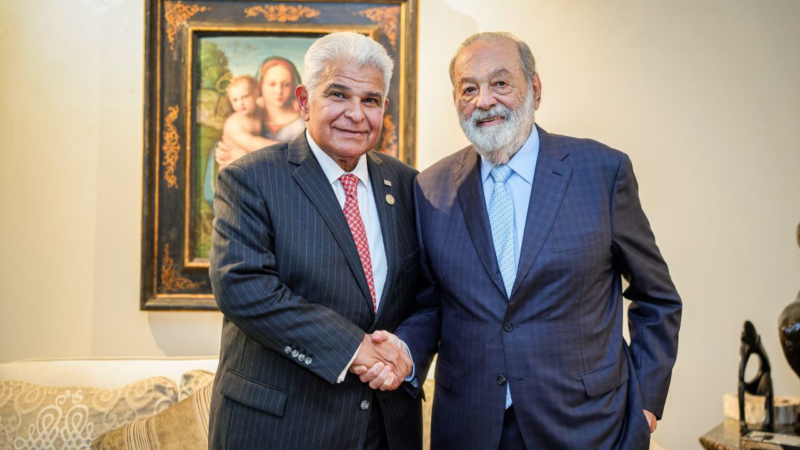 Carlos Slim recibe al presidente Mulino en su residencia