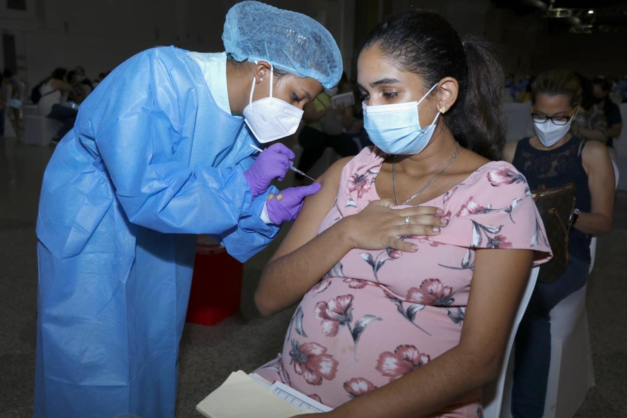 Salud insta a embarazadas y mayores de 60 años a vacunarse contra el virus sincitial