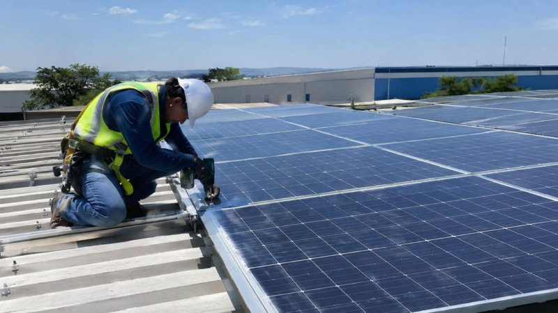 Financiamiento solar: una salida para reducir costos y avanzar hacia una energía más sostenible