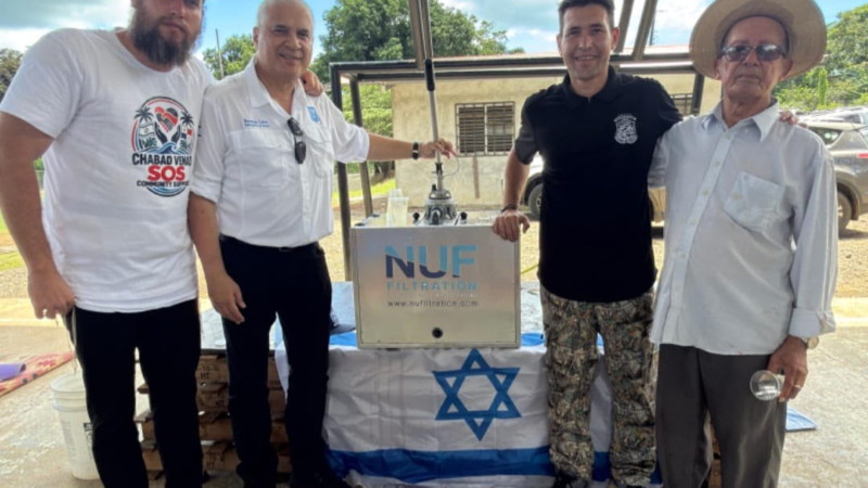 Israel entrega un sistema de purificación de agua a la comunidad de Cañas